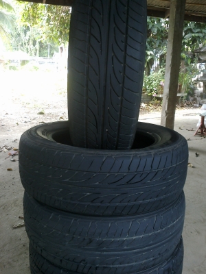 ขายยาง dunlop 195/60/15 ปี 08 1ชุด