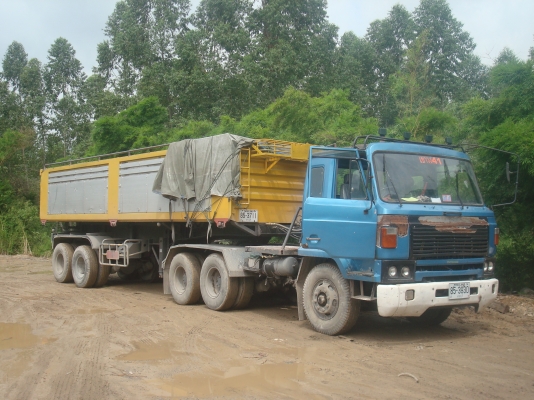 ขายรถหัวลากNISSAN UD 280แรงม้า 2 เพลา พร้อมหาง