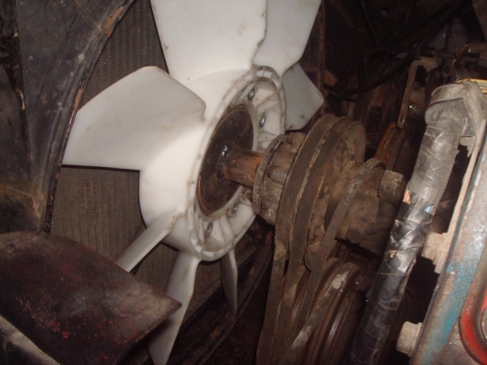 ขายรถหัวลากNISSAN UD 280แรงม้า 2 เพลา พร้อมหาง