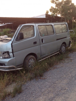 รถตู้นิสสัน เครื่องZDI 3000 ปี 05 เล่มลอยๆ เเยกขายอะไหลทุกชิ้นส่วน