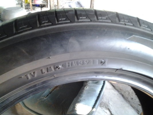 ยาง บริสโตน  215/55/17  ดอกหนาๆนุ่มๆ