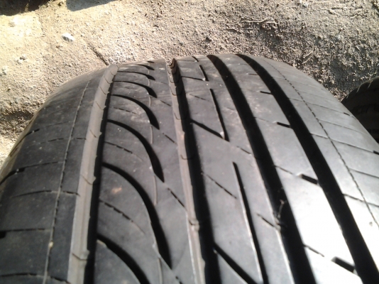 ยาง บริสโตน  215/55/17  ดอกหนาๆนุ่มๆ