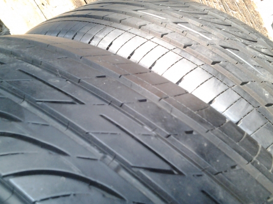 ยาง บริสโตน  215/55/17  ดอกหนาๆนุ่มๆ