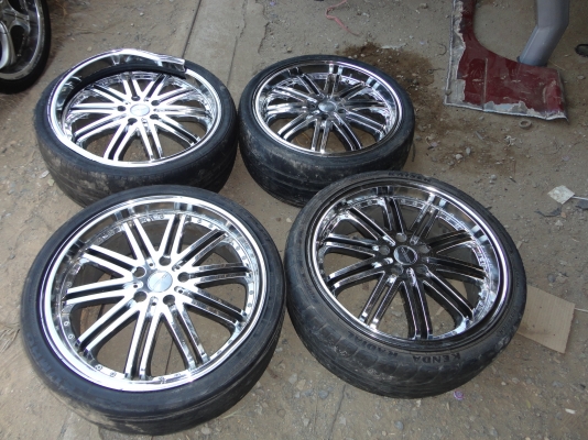 ขายล้อแม๊กขอบ19 วีไอพี 6500 บาท 4 วง แตก 1วง