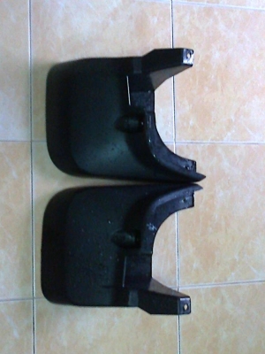 กันโคลนไททัลป้ายแดง