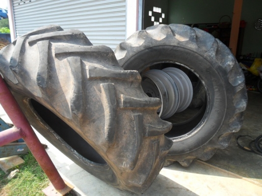 คุณชัย เพชรบุรี มารับแล้วครับ ยางหลังรถไถ ไฟร์สโตน 18.4-30 ถอด\% ดอกสูงโครงสวยไม่มีแผล คู่ละ17,000ลดเหลือ15,000