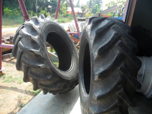 คุณชัย เพชรบุรี มารับแล้วครับ ยางหลังรถไถ ไฟร์สโตน 18.4-30 ถอด\% ดอกสูงโครงสวยไม่มีแผล คู่ละ17,000ลดเหลือ15,000