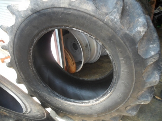 คุณชัย เพชรบุรี มารับแล้วครับ ยางหลังรถไถ ไฟร์สโตน 18.4-30 ถอด\% ดอกสูงโครงสวยไม่มีแผล คู่ละ17,000ลดเหลือ15,000