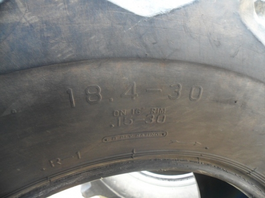 คุณชัย เพชรบุรี มารับแล้วครับ ยางหลังรถไถ ไฟร์สโตน 18.4-30 ถอด\% ดอกสูงโครงสวยไม่มีแผล คู่ละ17,000ลดเหลือ15,000