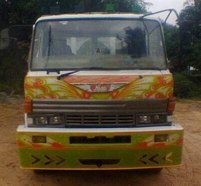 HINO F17 - 168 HP EH700 รถหางปลาสิบล้อเพลาเดียว ท้ายลาดมีหางไฮดรอลิกส์ขึ้นรถเกี่ยวครบพร้อมใช้งาน เครื่องเดิมเกียร์เดิมสภาพดี หัวเก๋งแล็ปลายสวย ภายในคอนโซลสวยครบพร้อม พวงมาลัยเพาเวอร์ ช่วงล่างคัชซีไม่มีบวม ยางสภาพดี 10 เส้นประมาณ 70\%พร้อมลากพร้อมบรรทุกได้เ