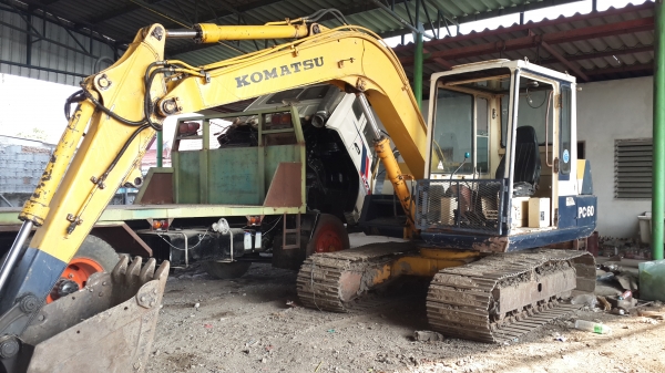 ขาย komatsu pc60 รุ่น5