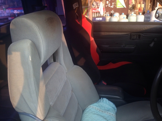 TOYOTA HILUX MIGHTY-X EXTRACAB 2.5 MT ปี 36 รถสวยสภาพดีพร้อมใช้งานได้เลย เครื่องแน่นแรงดีไม่มีเยิ้ม ภายในเก๋งคอนโซลสวยครบ เบาะไม่มีขาด พวงมาลัยธรรมดา แอร์เย็น ภายนอกกระบะสวยเดิมไม่มีผุ ช่วงล่างคัชซีสวย ยางสภาพดี 4 เส้นประมาณ 60\% พร้อมใช้งาน ราคาต่อรองได้ค