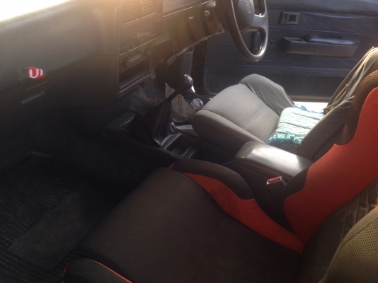 TOYOTA HILUX MIGHTY-X EXTRACAB 2.5 MT ปี 36 รถสวยสภาพดีพร้อมใช้งานได้เลย เครื่องแน่นแรงดีไม่มีเยิ้ม ภายในเก๋งคอนโซลสวยครบ เบาะไม่มีขาด พวงมาลัยธรรมดา แอร์เย็น ภายนอกกระบะสวยเดิมไม่มีผุ ช่วงล่างคัชซีสวย ยางสภาพดี 4 เส้นประมาณ 60\% พร้อมใช้งาน ราคาต่อรองได้ค