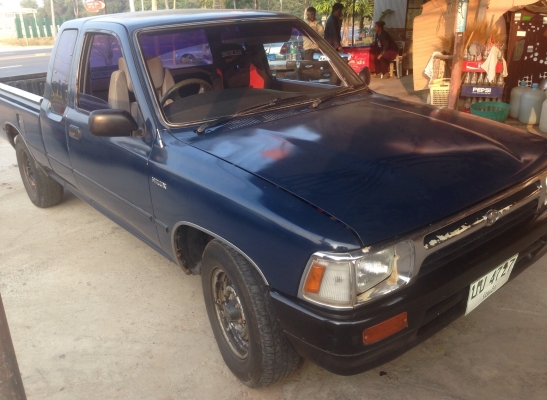 TOYOTA HILUX MIGHTY-X EXTRACAB 2.5 MT ปี 36 รถสวยสภาพดีพร้อมใช้งานได้เลย เครื่องแน่นแรงดีไม่มีเยิ้ม ภายในเก๋งคอนโซลสวยครบ เบาะไม่มีขาด พวงมาลัยธรรมดา แอร์เย็น ภายนอกกระบะสวยเดิมไม่มีผุ ช่วงล่างคัชซีสวย ยางสภาพดี 4 เส้นประมาณ 60\% พร้อมใช้งาน ราคาต่อรองได้ค