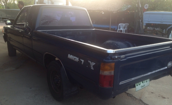 TOYOTA HILUX MIGHTY-X EXTRACAB 2.5 MT ปี 36 รถสวยสภาพดีพร้อมใช้งานได้เลย เครื่องแน่นแรงดีไม่มีเยิ้ม ภายในเก๋งคอนโซลสวยครบ เบาะไม่มีขาด พวงมาลัยธรรมดา แอร์เย็น ภายนอกกระบะสวยเดิมไม่มีผุ ช่วงล่างคัชซีสวย ยางสภาพดี 4 เส้นประมาณ 60\% พร้อมใช้งาน ราคาต่อรองได้ค