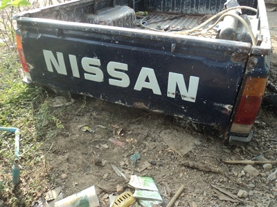 ขาย กระบะของบีกเอ็มตอนเดียว ถอดออกจากรถ ขายด้วยสายตาเห็นว่า ไม่พุ แต่มีสีร่อน