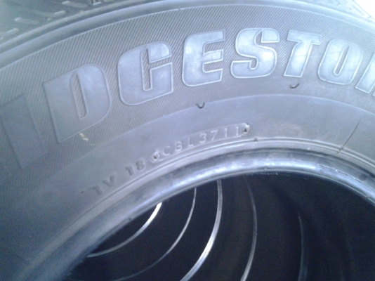 บริสโตน  215/70/15 ปี11  ดอกหนาๆนุ่มๆ