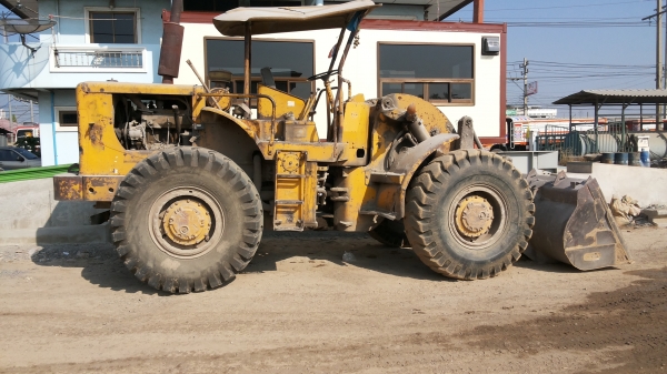 รถตักล้อยาง950  รุ่นเก่าแต่ทน