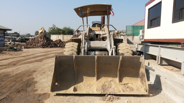 รถตักล้อยาง950 รุ่นเก่าแต่ทน รถตักล้อยาง950 รุ่นเก่าแต่ทน