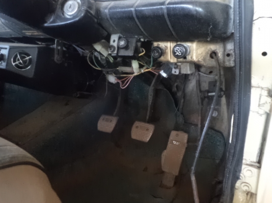 ขาย FIAT 1500 เครื่องมิตซูติดแก๊ส แอร์เย็น พร้อมล้อแม็ก BMW รถเก่าน่าสะสม