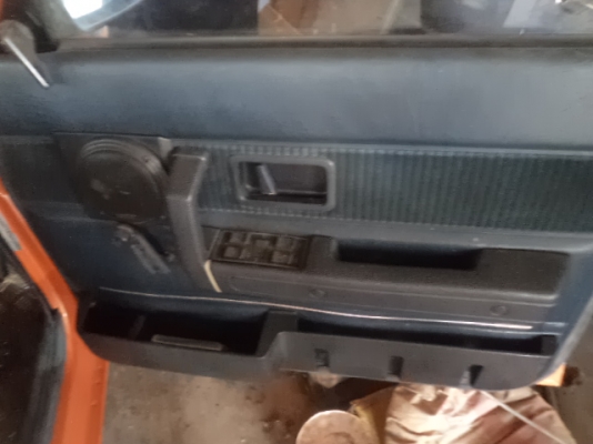 ขาย volvo van nissan RD 28 6 สูบ ล้อแม็กเดิม พร้อมแอร์ ราคา 150000