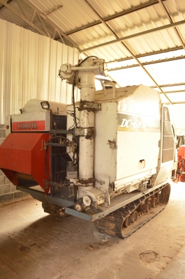 รถเกี่ยวข้าว kubota