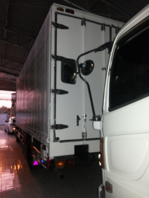 6 ล้อใหญ่ ตู้เย็น ยาว 7.2 ม Izuzu Uro2 200 แรงม้า ปี2548 6 ล้อใหญ่ ตู้เย็น ยาว 7.2 ม Izuzu Uro2 200 แรงม้า ปี2548