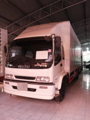 6 ล้อใหญ่ ตู้เย็น ยาว 7.2 ม Izuzu Uro2  200 แรงม้า ปี2548