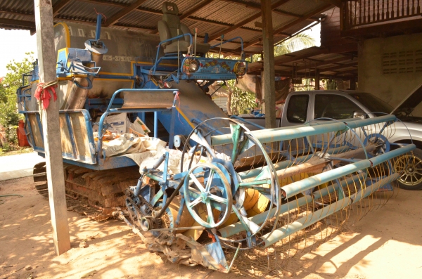 รถเกี่ยวข้าว ศักดิ์พัฒนา