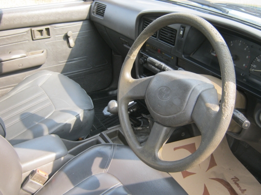 ขายรถพร้อมใช้มือเดียวป้ายแดง ขายรถพร้อมใช้มือเดียวป้ายแดง