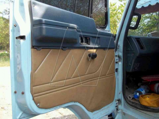 Isuzu Rocky 195 แรง เพลาเดียวล่อง กระบะเนียมพืชไร่ ยาง 9 Isuzu Rocky 195 แรง เพลาเดียวล่อง กระบะเนียมพืชไร่ ยาง 9