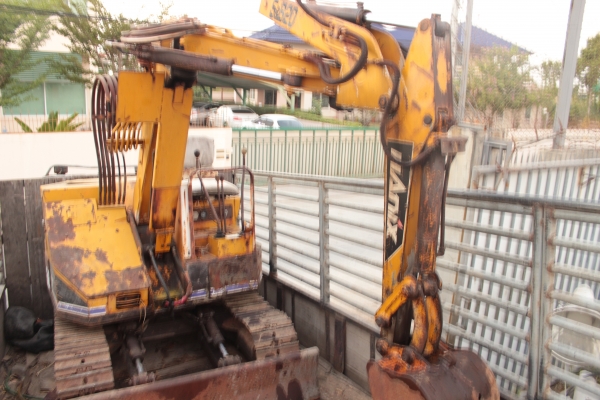 ขายแบคโฮ HANIX S&B20 3 สูบ เครื่อง IZUSU ราคา 220,000 บาท ขายแบคโฮ HANIX S&B20 3 สูบ เครื่อง IZUSU ราคา 220,000 บาท