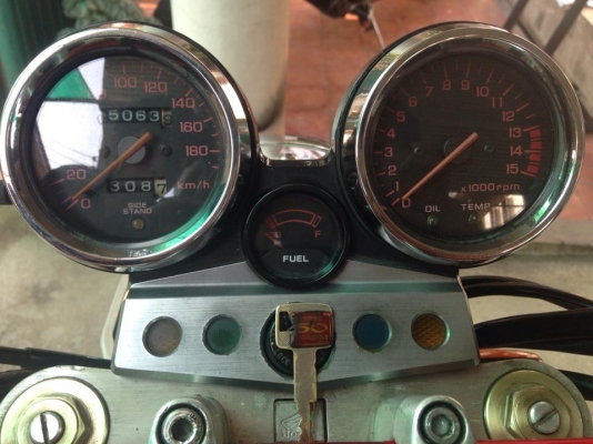 CB 400 ปี98 V.S ตัวฉลองครบครอบ50ปี มีแค่500คันทั่วโลก CB 400 ปี98 V.S ตัวฉลองครบครอบ50ปี มีแค่500คันทั่วโลก