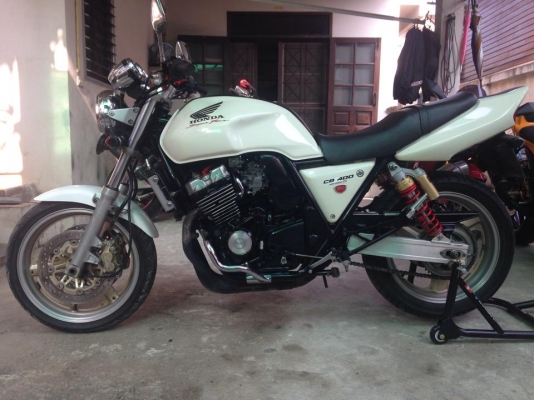CB 400 ปี98 V.S ตัวฉลองครบครอบ50ปี มีแค่500คันทั่วโลก