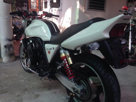 CB 400 ปี98 V.S ตัวฉลองครบครอบ50ปี มีแค่500คันทั่วโลก CB 400 ปี98 V.S ตัวฉลองครบครอบ50ปี มีแค่500คันทั่วโลก