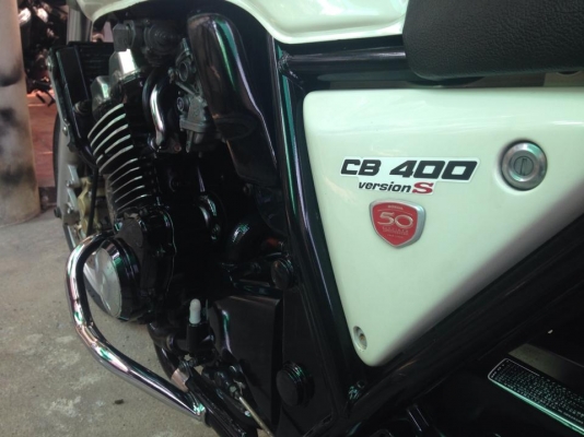 CB 400 ปี98 V.S ตัวฉลองครบครอบ50ปี มีแค่500คันทั่วโลก CB 400 ปี98 V.S ตัวฉลองครบครอบ50ปี มีแค่500คันทั่วโลก
