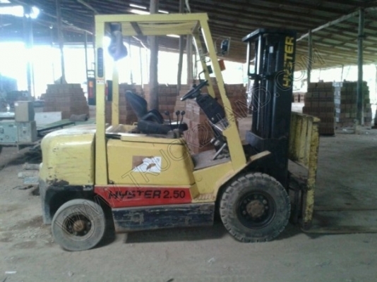 รถฟอรถฟอร์คลิฟต์ ยี่ห้อ Hyster 2.5 ตัน ขาย 2 คัน ราคาคันละ 250,000