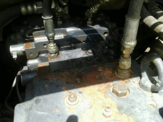 รถแบคโฮ ยี่ห้อ KOMATSU PC200 รุ่น 8