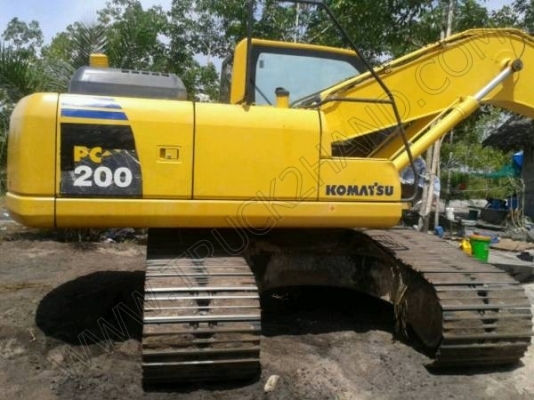 รถแบคโฮ ยี่ห้อ KOMATSU PC200 รุ่น 8