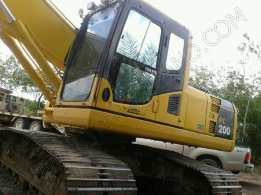 รถแบคโฮ ยี่ห้อ KOMATSU PC200 รุ่น 8