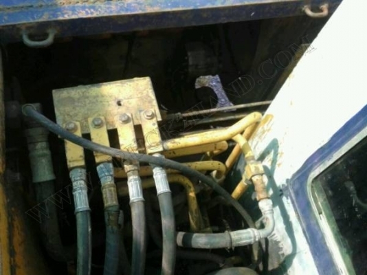 รถแบคโฮ ยี่ห้อ KOMATSU PC60 รุ่น5