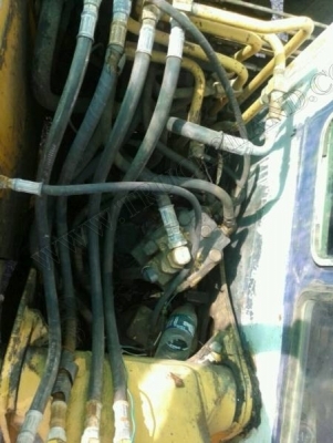 รถแบคโฮ ยี่ห้อ KOMATSU PC60 รุ่น5