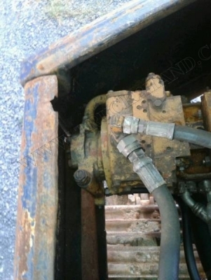 รถแบคโฮ ยี่ห้อ KOMATSU PC60 รุ่น5