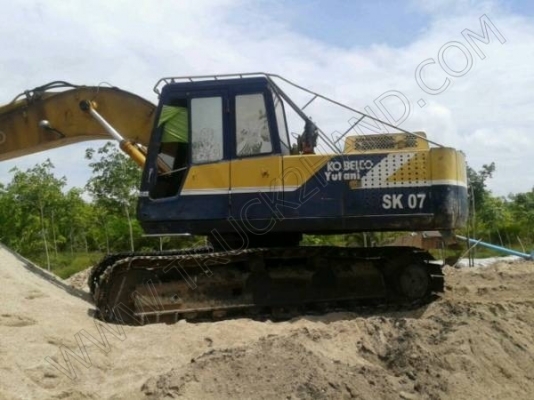 รถแบคโฮ ยี่ห้อ KOBELCO SK07(905)