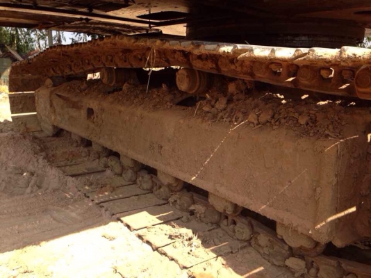 HITACHI EX 200-3 รถสวยสภาพดีสุดๆครับ ไฟฟ้าหน้าจออยู่ครบ ภายในเก๋งแอร์เย็น สะอาดดี เครื่องเดิมปั๊มเดิมแห้งแรงดี ภายนอกบอดี้สวยบูมอาร์มไม่มีปะไม่มีดามเลย ช่วงล่างเต็มดีประมาณ 70\% พร้อมทำงานได้เลย เอกสารเล่มทะเบียนภาษีครบพร้อมโอน ราคาต่อรองได้ครับ