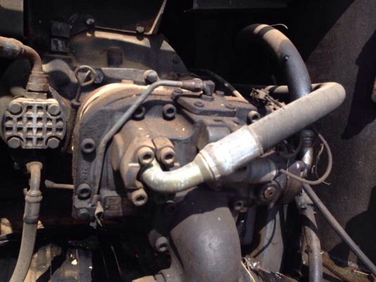 HITACHI EX 200-3 รถสวยสภาพดีสุดๆครับ ไฟฟ้าหน้าจออยู่ครบ ภายในเก๋งแอร์เย็น สะอาดดี เครื่องเดิมปั๊มเดิมแห้งแรงดี ภายนอกบอดี้สวยบูมอาร์มไม่มีปะไม่มีดามเลย ช่วงล่างเต็มดีประมาณ 70\% พร้อมทำงานได้เลย เอกสารเล่มทะเบียนภาษีครบพร้อมโอน ราคาต่อรองได้ครับ