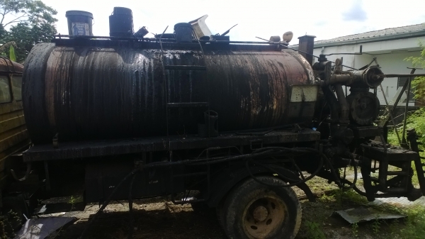 ขายถังสเปรย์ยาง ปั้มแรงมาก มีอุปกรณ์ครบ..ขนาด6000ลิตร...