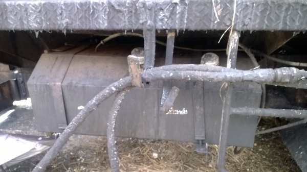 ขายถังสเปรย์ยาง ปั้มแรงมาก มีอุปกรณ์ครบ..ขนาด6000ลิตร...