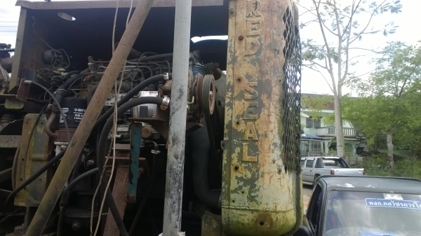 ขายถังสเปรย์ยาง ปั้มแรงมาก มีอุปกรณ์ครบ..ขนาด6000ลิตร...