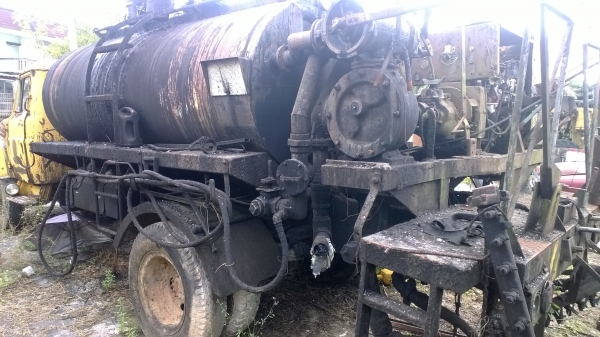 ขายถังสเปรย์ยาง ปั้มแรงมาก มีอุปกรณ์ครบ..ขนาด6000ลิตร...